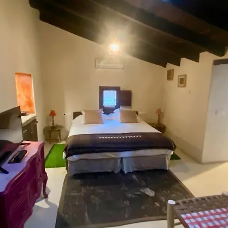 Huge Charming Manor House. Waterfall & Volcanoes * Santa Pau