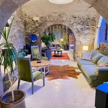 Dom wakacyjny Huge Charming Manor House. Waterfall & Volcanoes