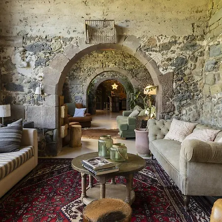 Huge Charming Manor House. Waterfall & Volcanoes Dom wakacyjny *