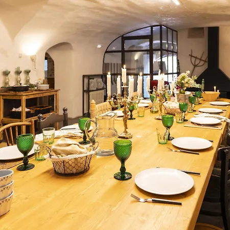 Dom wakacyjny Huge Charming Manor House. Waterfall & Volcanoes Santa Pau