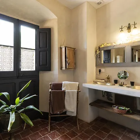 Huge Charming Manor House. Waterfall & Volcanoes * Santa Pau