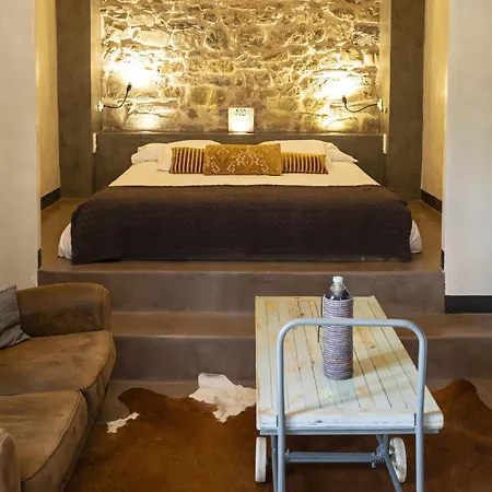 Dom wakacyjny Huge Charming Manor House. Waterfall & Volcanoes Santa Pau